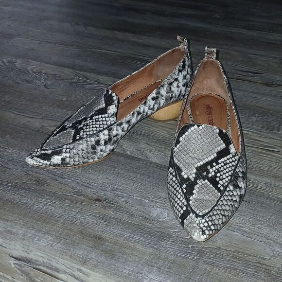 Jeffrey Campbell Viona snakeskin leather pointed toe loafers   Sz  7 EUC - Picture 1 of 9